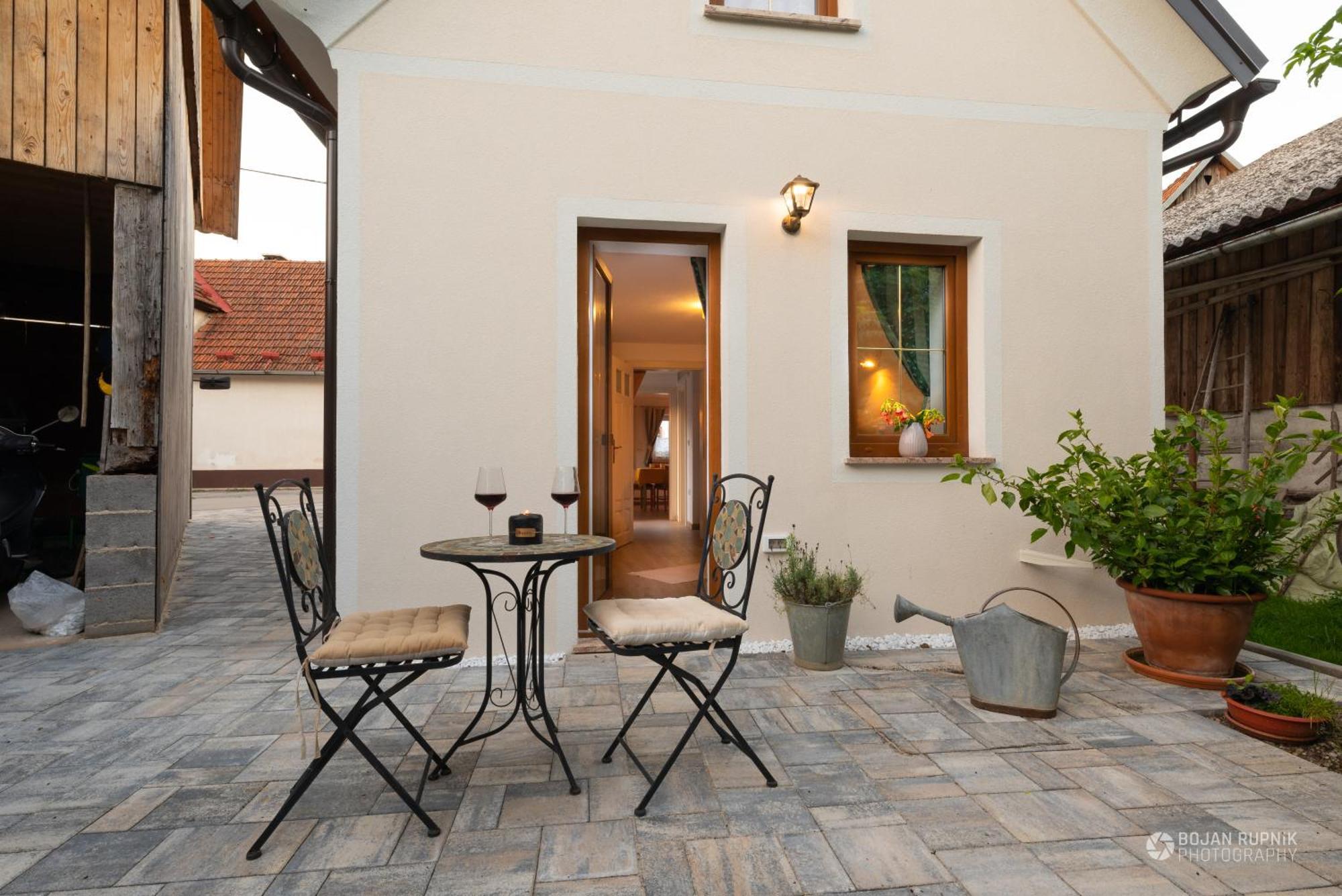 Cherry House - Cosy House - Ideal For Bear Watching, In The Neighborhood Of The Medieval Sneznik Castle Stari Trg pri Lozu Zewnętrze zdjęcie